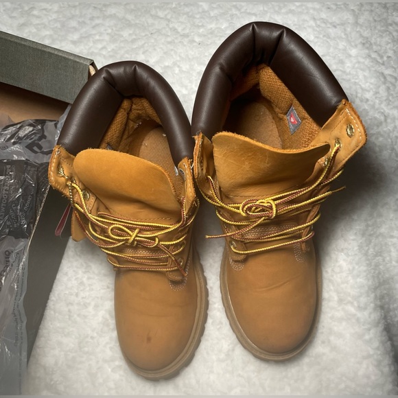 ***Used*** Boys Size 6 Timberland Boots - Picture 5 of 14